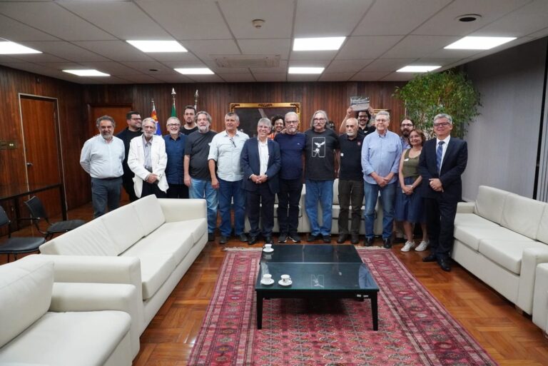 Ricardo Teixeira recebe amigos da Praça Vladimir Herzog e afirma importância do espaço.