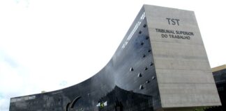 FENAJ lidera ofensiva no TST contra pejotização: prática precariza jornalistas e fere a CLT FENAJ lidera ofensiva no TST contra pejotização: prática precariza jornalistas e fere a CLT