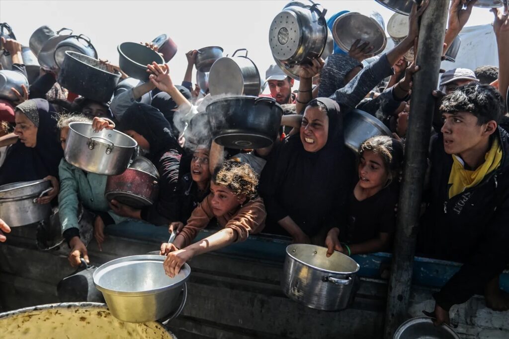 A fome é usada como arma de extermínio por Israel contra os palestinos. Foto: Anadolu