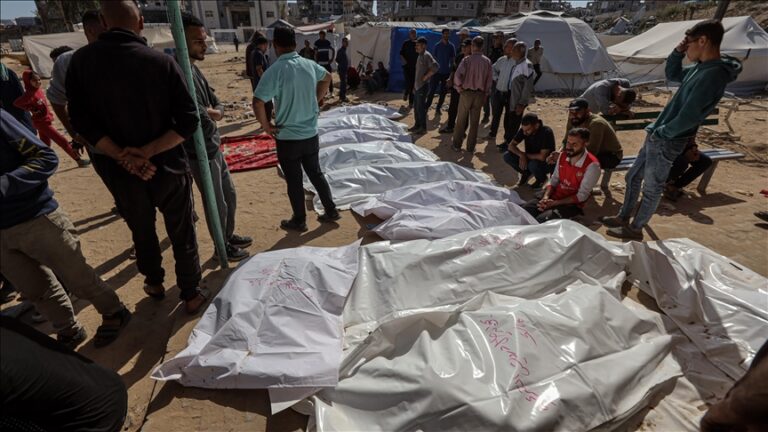 Enquanto Trump declara “era de ouro” no Golfo Árabe, Gaza arde em chamas e Netanyahu ameaça varrer os palestinos do mapa