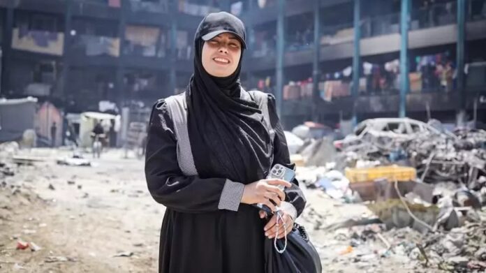 Fatma Hassona, fotojornalista de 25 anos assassinada por Israel em 16 de abril último. Reprodução