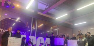 Trabalhadores da EBC-SP denunciam precariedade antes do Prêmio APCA Trabalhadores da EBC durante protesto por melhores condições de trabalho.