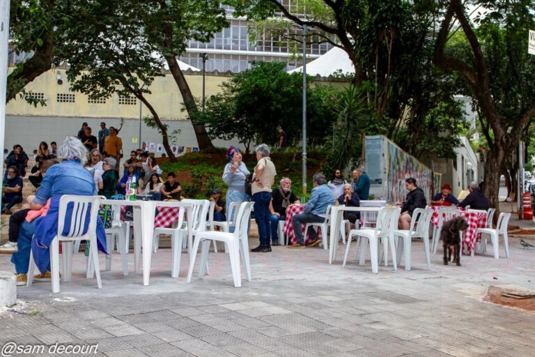 Praça Memorial Vladimir Herzog durante o Todo Mundo Tem Que Falar, Cantar e Comer, de novembro de 2024, mês em que o local foi reconhecido como Ponto de Cultura da cidade de São Paulo. Foto: Sergio Decourt.