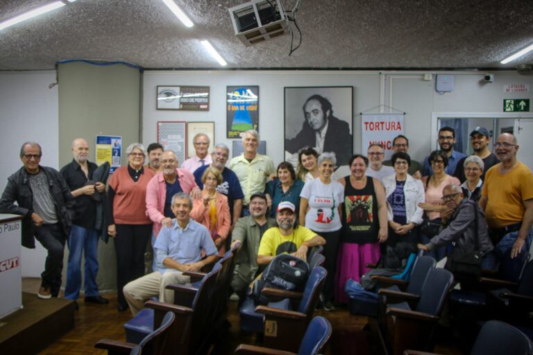 Noite inesquecível no Sindicato! Apresentação de pesquisa de John French mobilizou fotojornalistas que cobriram greves metalúrgicas de 1979 e 1980