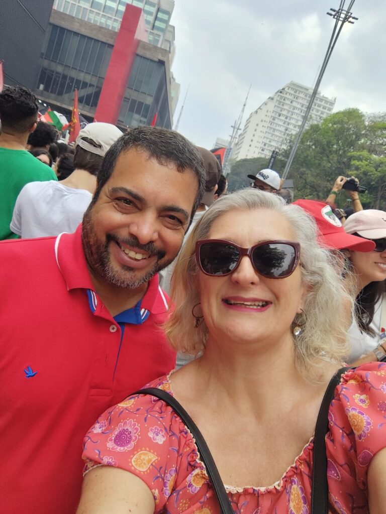 Deputado Estadual (PT-SP) Luiz Cláudio Marcolino e Adriana Ferezim, secretária de Registro e Defesa do Exercício Profissional do SJSP