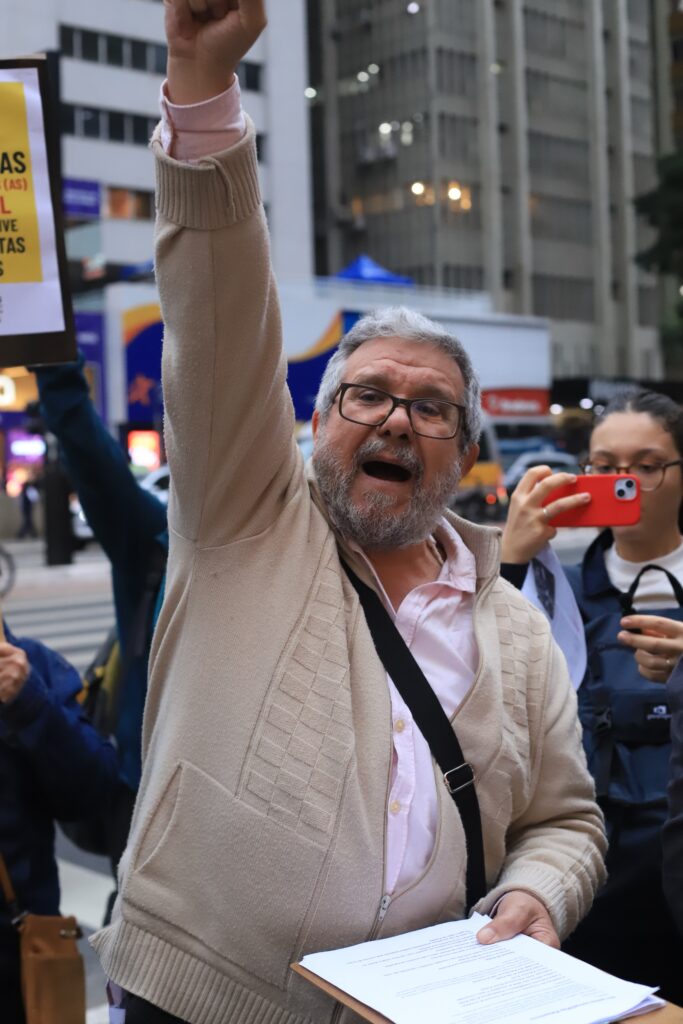 O Sindicato dos Jornalistas Profissionais no Estado de São Paulo (SJSP) e a Federação Nacional dos Jornalistas (FENAJ) convocam jornalistas para manifestação de apoio aos profissionais da imprensa palestinos, vítimas de assassinatos perpetrados pelo Estado de Israel.. Av. Paulista, São Paulo, SP. 28 de agosto de 2025. Foto: Roberto Parizotti.