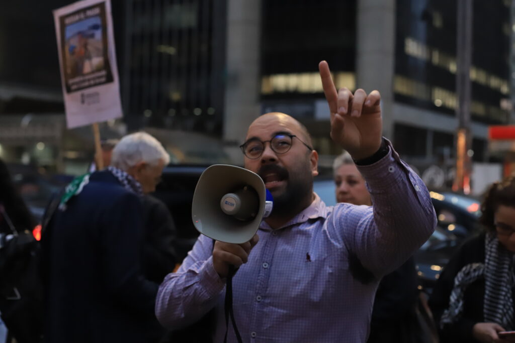 O Sindicato dos Jornalistas Profissionais no Estado de São Paulo (SJSP) e a Federação Nacional dos Jornalistas (FENAJ) convocam jornalistas para manifestação de apoio aos profissionais da imprensa palestinos, vítimas de assassinatos perpetrados pelo Estado de Israel.. Av. Paulista, São Paulo, SP. 28 de agosto de 2025. Foto: Roberto Parizotti.