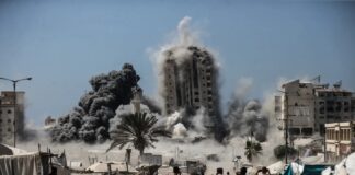 Após 700 dias de extermínio em Gaza, Israel amplia matança de palestinos e devastação de cidades; já são 64.300 vítimas fatais, entre elas 19 mil crianças Destruição da Torre Mushtaha, na Cidade de Gaza, em 5 de setembro (foto de Ali Jadallah/Anadolu).