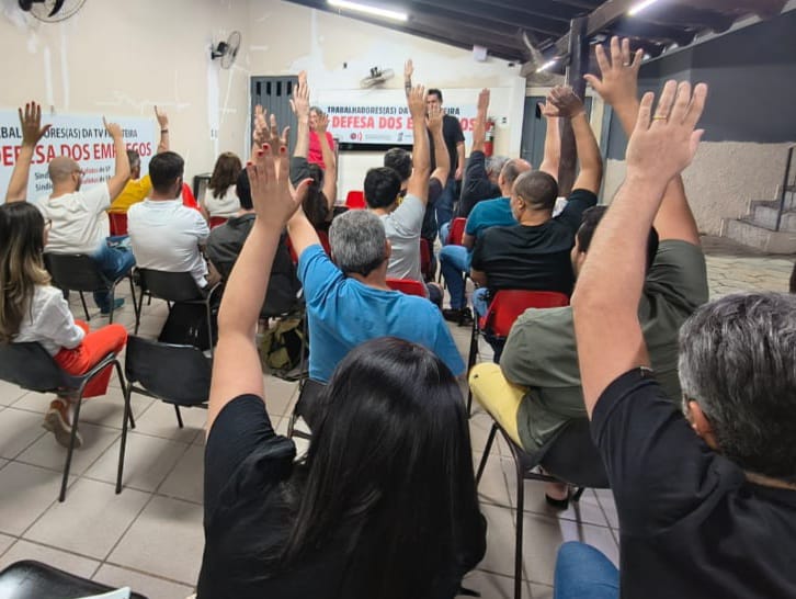 Jornalistas e radialistas mobilizados(as) em defesa dos postos de trabalho