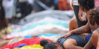 SJSP e Fenaj repudiam horrenda chacina cometida pelo governador Cláudio Castro (RJ); escalada do fascismo pode refletir articulações golpistas Rio de Janeiro (RJ), 29/10/2025 - Dezenas de corpos são trazidos por moradores para a Praça São Lucas, na Penha, zona norte do Rio de Janeiro. Operação Contenção. Foto: Tomaz Silva /Agência Brasil Downloa