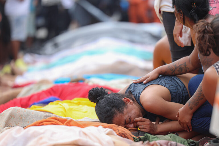 Rio de Janeiro (RJ), 29/10/2025 - Dezenas de corpos são trazidos por moradores para a Praça São Lucas, na Penha, zona norte do Rio de Janeiro. Operação Contenção. Foto: Tomaz Silva /Agência Brasil Downloa