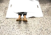 Israel mata cinco crianças em ataque à “zona segura” de Gaza, e reacelera genocídio com onda de ataques Hamsa Housou jaz no necrotério do hospital Al-Shifa após ser assassinada em um ataque israelense à sua casa em Jabaliya (reprodução)