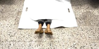 Israel mata cinco crianças em ataque à “zona segura” de Gaza, e reacelera genocídio com onda de ataques Hamsa Housou jaz no necrotério do hospital Al-Shifa após ser assassinada em um ataque israelense à sua casa em Jabaliya (reprodução)