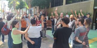 Por direitos, trabalhadores cruzam os braços na TV dos Trabalhadores nesta sexta-feira Os trabalhadores e trabalhadoras da TVT aprovaram em assembleia paralização de um dia por conta de entraves na negociação do Acordo Coletivo da empresa.