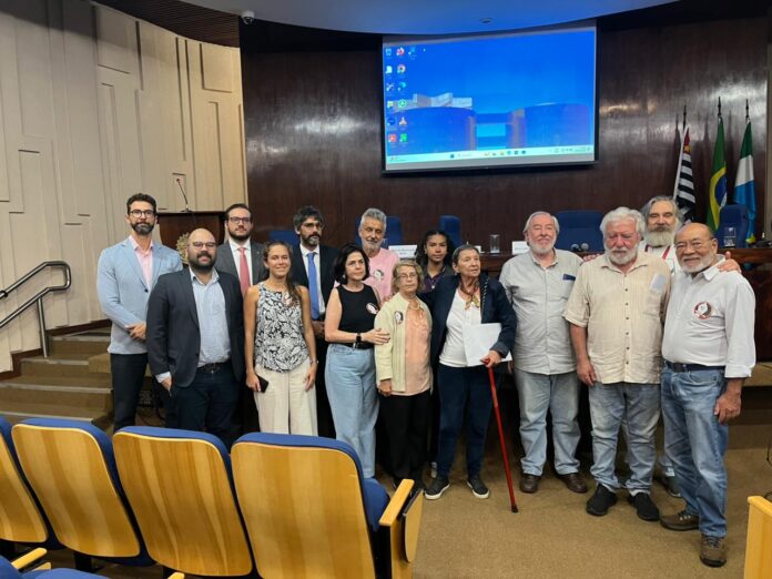 Jornalistas e representantes do SJSP durante sessão de escuta ativa, no processo de apuração sobre a participação do Grupo Folha na repressão da ditadura militar brasileira.