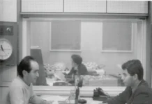 Por unanimidade, Conselho Universitário aprova concessão do título de “doutor honoris causa” para Vladimir Herzog; “excelência na pesquisa e no ensino só faz sentido em liberdade”, adverte diretora da ECA Vladimir Herzog com o amigo Fernando Pacheco Jordão, quando trabalhavam na BBC de Londres (foto: acervo do Instituto Vladimir Herzog)