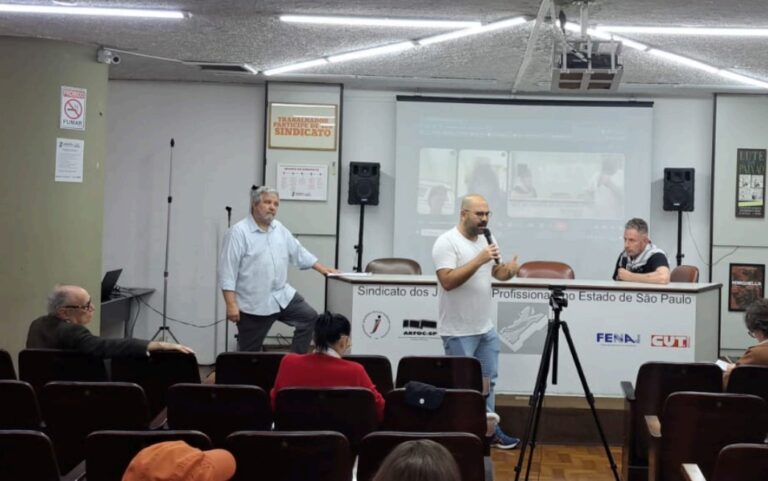 Nathaniel Braia (sentado à esquerda), José Eduardo, Thiago Tanji e Yoav Goldrin na abertura da atividade de 12/3