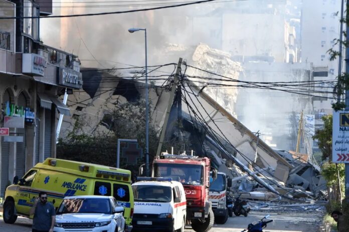 Destruição provocada por ataque de Israel à região de Dahieh, em Beirute, no Líbano, em 9/3/2026 (foto: Houssam Shbaro – Agência Anadolu)