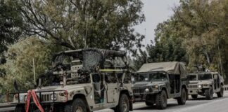 Exército de Israel invade sul do Líbano, enquanto continua a bombardear o país, e já assassinou mais de 850 libaneses desde 2 de março Veículos militares israelense posicionados próximo à fronteira com o Líbano, no norte de Israel, em 14 de março de 2026 (foto: Tsafrir Abayov – Agência Anadolu)