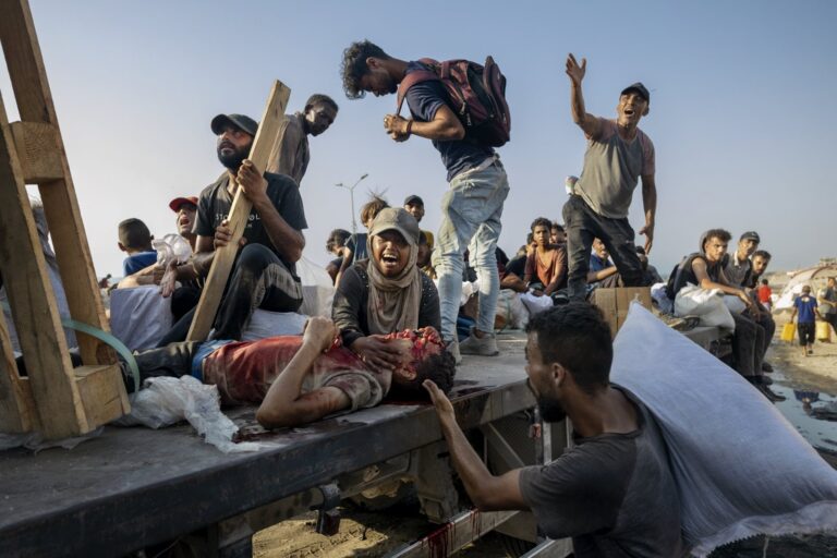 Autores de imagens impressionantes do genocídio em Gaza, fotojornalistas palestinos Saber Nuraldin e Saher Alghorra estão entre 42 profissionais de todo o mundo vencedores do World Press Photo 2026