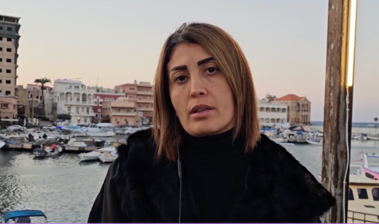 Jornalista Amal Khalil, assassinada por Israel em 22 de abril no sul do Líbano (foto: YouTube/@JinhaAgencyArabic)