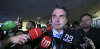 FENAJ repudia ataques de Flávio Bolsonaro a jornalista do Intercept Brasil Foto: Ton Molina/Agência Senado