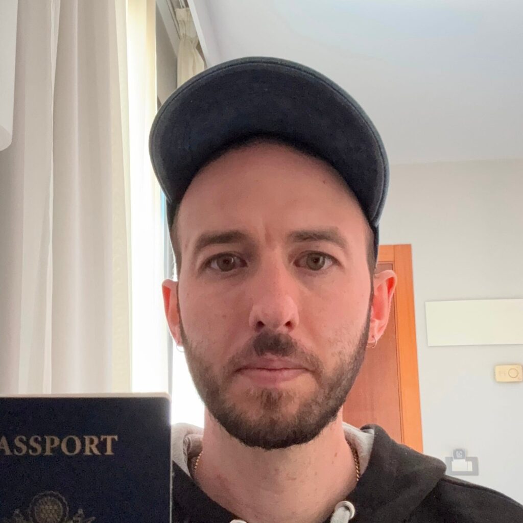 Jornalista e escritor Alex Colston, também agredido pelos israelenses