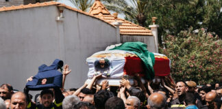 Desde março, Israel atacou 16 hospitais e 130 ambulâncias no Líbano, e assassinou mais de 120 paramédicos e socorristas Funeral do paramédico Hussein Jaber, assassinado por Israel em 12 de maio ao lado do colega Ahmad Noura, em Nabatieh, no Líbano (foto: Katrine Dige Houmøller)