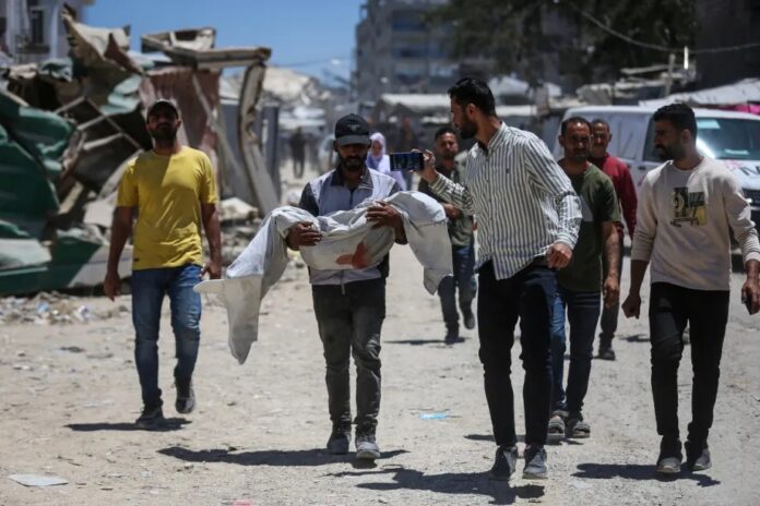 Funeral de dois palestinos assassinados por Israel em ataque aéreo ao campo de refugiados de Jabaliya, em Gaza, em 24 de maio (foto: Saeed M. M. T. Jaras - Agência Anadolu)
