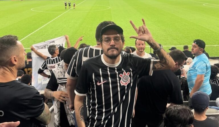 Thiago com sua camiseta predileta