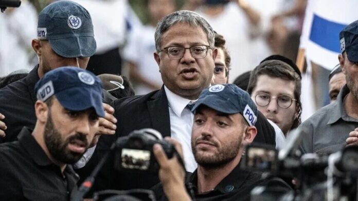 Incursão provocadora do ministro Ben-Gvir e bando de colonos na mesquita de Al-Aqsa (foto: Anadolu)