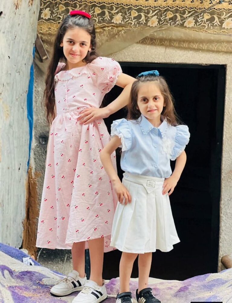 Lana, 12, e Bana, 8, assassinadas por Israel ao lado de seus pais em ataque realizado no dia 10 de setembro (reprodução)