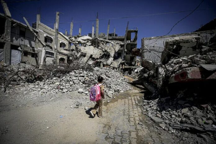Infraestrutura civil, rede de escolas e rede hospitalar de Gaza foram devastadas por Israel (foto: Anadolu)